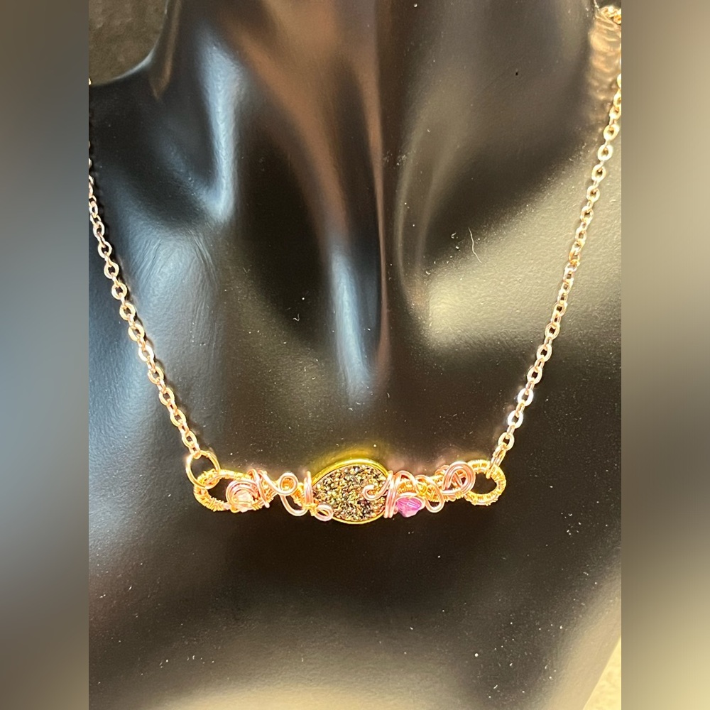 💕💙Gorgeous iridescent druzy necklace/pendant, collar/choker pink chain